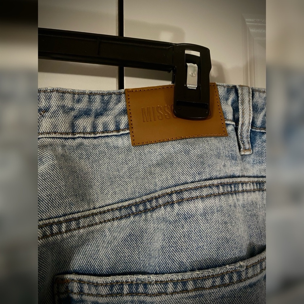 Distressed Women Jeans - Picture 3 of 3